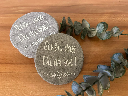 Filzuntersetzer "Schön dass du da bist" in verschiedenen Farben