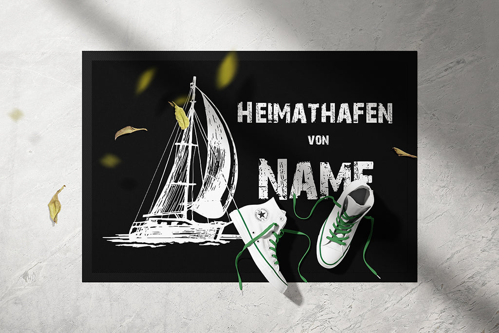 Fussmatte "Heimathafen" in zwei Größen mit Segelschiff personalisierbar